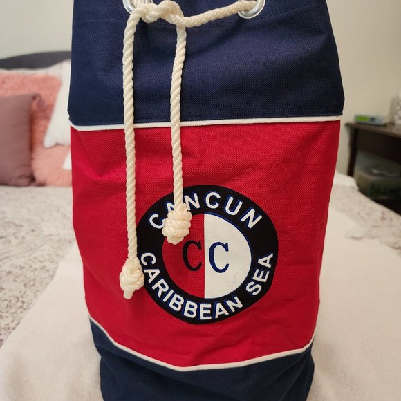 Stylish Artex vertical travel duffel bag in Cancun colors red & blue with straps - Picture 3 of 8